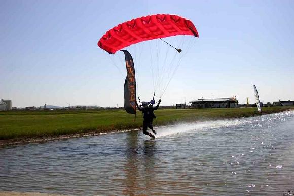 Skydive Lillo -
The largest swoop pond in Europe!